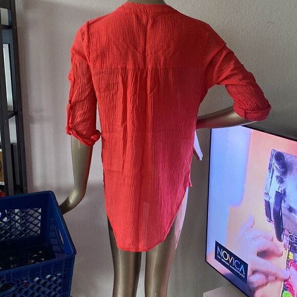 Melon red crinkle gauzy tunic top. Crew neck, pullover. Sleeve can button up 3/4 - Picture 6 of 12